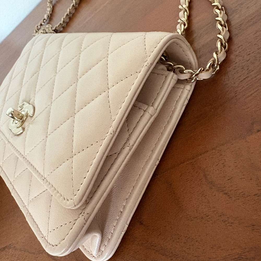 CHANEL Trendy CC Wallet On Chain WOC color: Light Beige - Picture 6 of 13